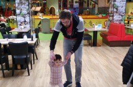 Emily Walking Around Speelkasteel Emily Walking Around Speelkasteel